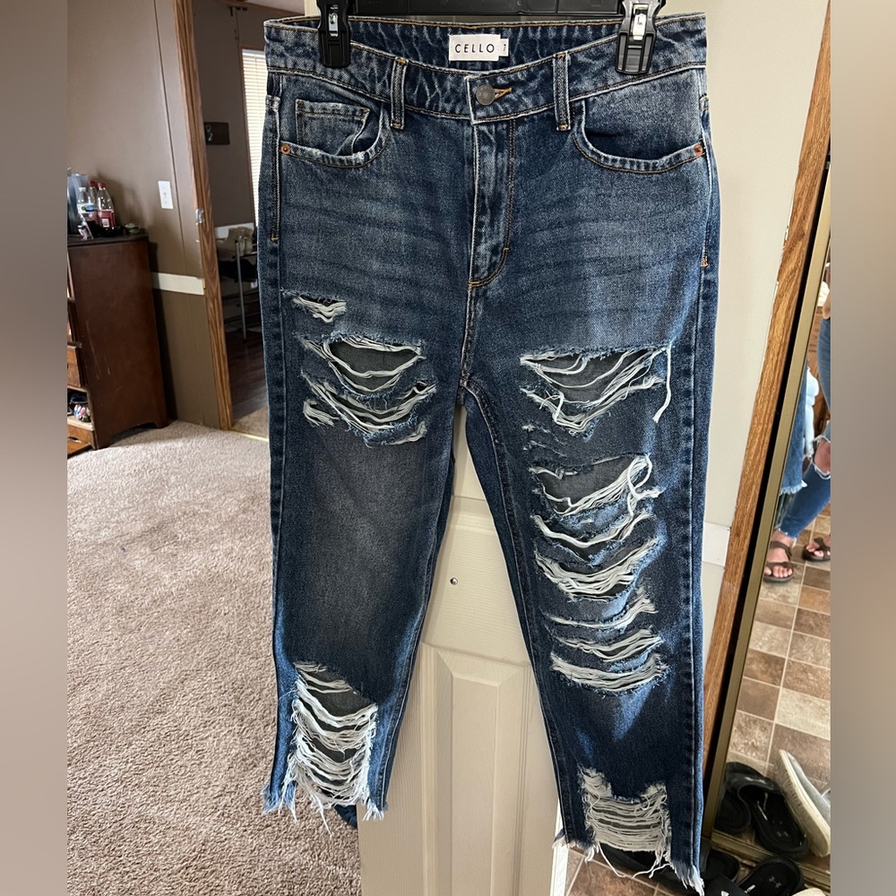 Cello size 7 distressed jeans